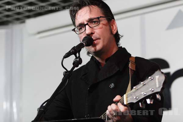 RICHARD HAWLEY - 2005-09-16 - PARIS - FNAC Montparnasse - 